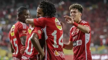 بشروط تريزيجيه وزيزو.. نجم الأهلي يضع 3 مطالب مالية لتجديد عقده مع النادي